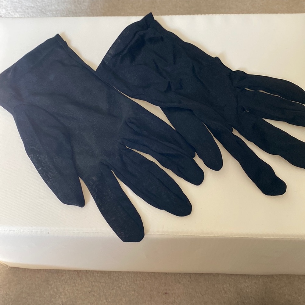 NWOT Black, nylon lace glove